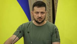 Tercüman yetersiz kalınca Zelenskiy kendi sözlerini kendi çevirdi