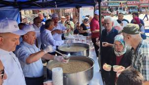Ünye Belediyesi'nden vatandaşlara aşure ikramı 