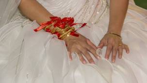 Yargıtay'dan emsal takı kararı: Düğünde takılan takılar kime ait?