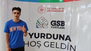  Yurtlardaki ücretsiz konaklamadan yararlanıp tatil yapan gençler Adıyaman turunda