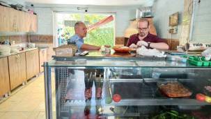 Zabıta Ekipleri Tarihi Geçmiş Ürünlere El Koyarak İmha Etti