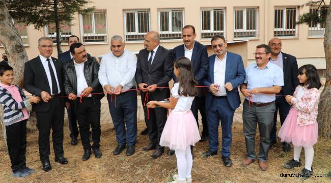 Atık malzemeleri geri dönüştürerek kütüphane yaptılar
