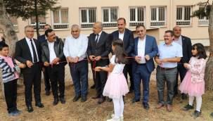 Atık malzemeleri geri dönüştürerek kütüphane yaptılar 