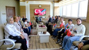 Azerbaycanlı şehidin ailesi Rektör Yıldız'ı ziyaret etti