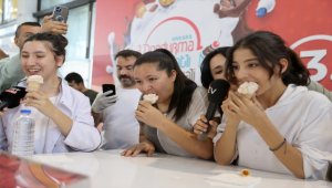 Başkentte acı biberli dondurma yeme yarışması yapıldı