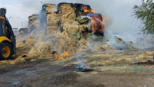 Besicinin saman balyaları alev aldı