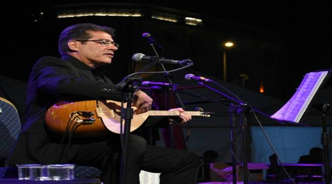 "Bozkırın tezenesi"nin oğlu Hüseyin Ertaş, babasına ait türküleri ilk defa seslendirdi