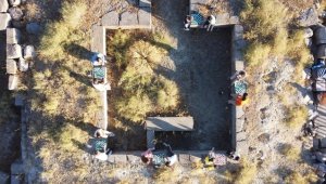 Çocuklar Arkeoparka dönüştürülen Urartu şehrinde satranç oynadı