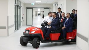 Cumhurbaşkanı Erdoğan, açılışını yaptığı Etlik Şehir Hastanesinde incelemelerde bulundu