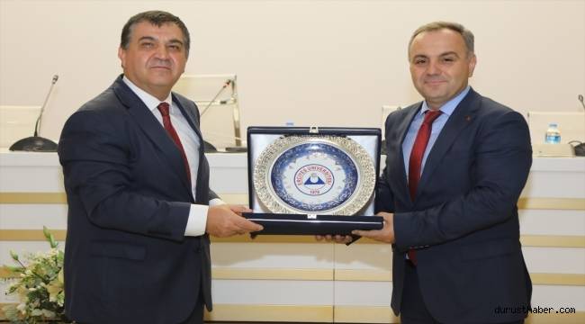 Dışişleri Bakan Yardımcısı Kaymakcı, akademisyen ve öğrencilerle buluştu
