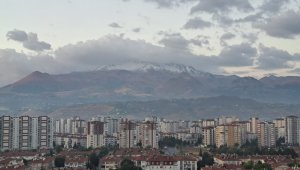 Erciyes Dağı'na kar yağdı