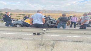 Eskişehir'de kamyonun çarptığı otomobildeki 1 kişi öldü, 3 kişi yaralandı