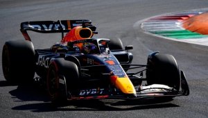 F1 İtalya Grand Prix'sini kazanan Verstappen, peş peşe 5. galibiyetini aldı