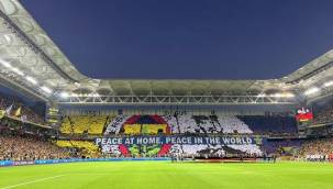 Fenerbahçe'den, Dinamo Kiev maçı için 'Yurtta sulh, cihanda sulh' kareografisi
