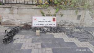 Hırsızlık şüphesiyle gözaltına alınan kişiler suçu itiraf etti