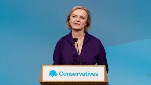 İngiltere'nin yeni Başbakanı Truss, Kraliçe'den hükümeti kurma görevini aldı