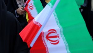 İran'da gözaltına alınan genç kadının ölmesi üzerine başlayan gösteriler sürüyor