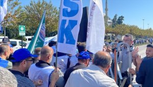 İşçilerin İBB binası önündeki banka promosyonu eyleminde arbede yaşandı