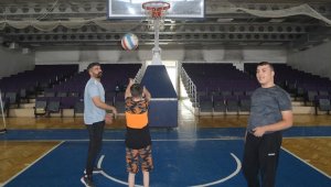 İşitme engelli milli atlet, otizmli çocukların gelişimine katkı sunuyor