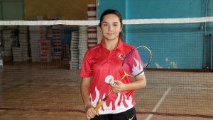 İşitme engelli milli badmintoncu Hale Nur'un hedefi Avrupa şampiyonu olmak