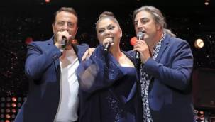 İzel Çelik Ercan 30 yıl sonra konser verdi! İzel sahnede fenalaştı