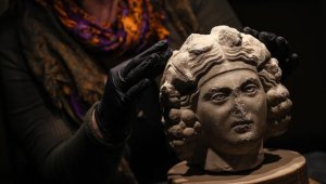 İzmir Arkeoloji Müzesinde Dionysos'a adanan eserler sergilenmeye başlandı