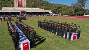 İzmir'deki Kara Harp Okulu Yerleşkesinde ant içme töreni yapıldı