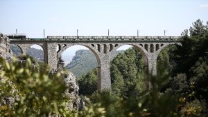 James Bond'un aksiyon sahnelerinin çekildiği tarihi köprü turizme katkı sağlıyor