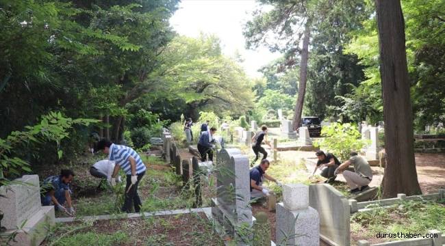 Japonya'da İslam ve Türk büyüklerinin kabirleri çiçeklendirildi