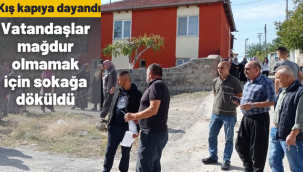 Kadınlı-erkekli sokağa dökülerek eylem yaptılar