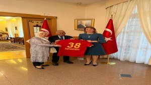 Kayseri Büyükşehir Belediye Başkanı Büyükkılıç ve beraberindeki heyet Macaristan'da