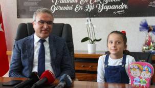 Kayseri'de 9 yaşındaki Yaren kumbarasındaki paraları özel eğitim sınıfına bağışladı