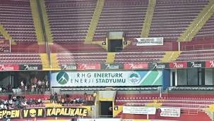 Kayseri'de Stadyumun yeni ismi, tribünlerde yerini aldı