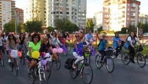 Kayseri’de süslü kadınlar bisiklet turu 