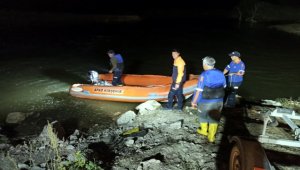 Kızılırmak'ta mahsur kalan 2 kişi AFAD ekiplerince kurtarıldı