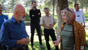 Kocasinan Belediye Başkanı Çolakbayrakdar, vatandaşları dinledi, yapılan çalışmaları yerinde inceledi