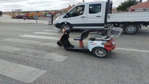 Kulu'da otomobilin çarptığı elektrikli moped sürücüsü yaralandı