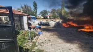 Kulu'da plastik atık deposunun çatısında yangın çıktı