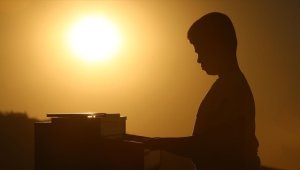 'Kusursuz kulak' Bager, gün batımı ve ay ışığında Beethoven'ın 'Ayışığı Sonatı'nı çaldı