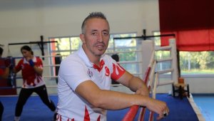 'Madalya avcısı' müdürün hedefi boksta madalya sayısını 70'e çıkarmak