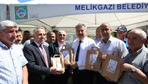Melikgazi'de çiftçiye dağıtılan tohumlar hasat edildi