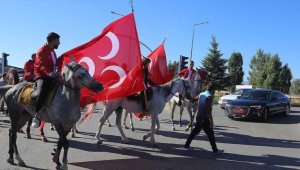 MHP Genel Başkanı Bahçeli'yi Erzurum'da atlı ciritçiler karşıladı