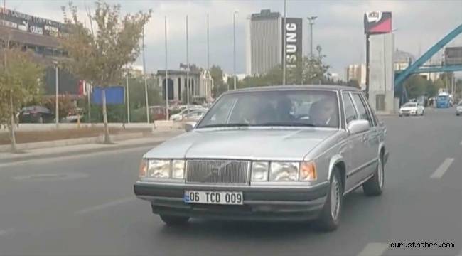MHP lideri Bahçeli, klasik otomobiliyle Ankara'yı turladı