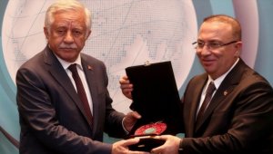 MHP'nin 'Geleceğin Ekonomi Vizyonu' ve 'Türk Kuşağı: Türkiye'nin Büyük Stratejisi' kitapları tanıtıldı 