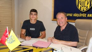 MKE Ankaragücü, Arda Ünyay ile profesyonel sözleşme imzaladı