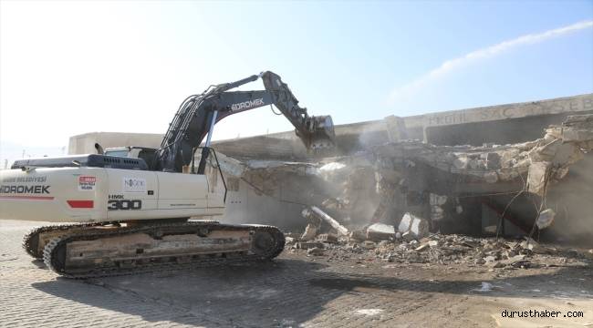 Niğde'de Eski Sanayi Sitesi'nde boşaltılan iş yerlerinin yıkımına başlandı
