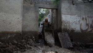 Pakistan'da halk sel felaketinin izlerini silmeye çalışıyor