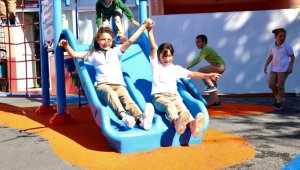 Plastik atıklar Trabzon'da oyun parkına dönüştü