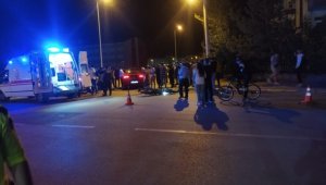 Şarkışla'da otomobille çarpışan motosikletin sürücüsü yaralandı