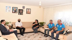 Seydişehir Kaymakam Pişkin, vatandaşların hanelerine konuk oluyor